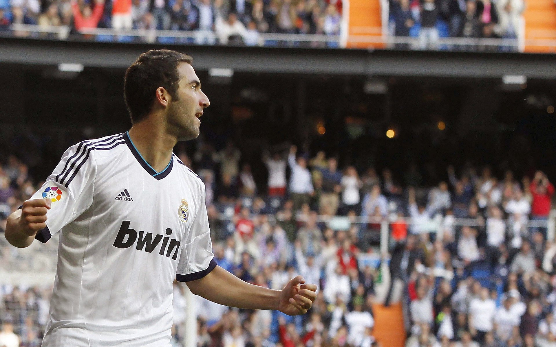 东契奇三双湖人胜热火,替补神将轰25+8+4断,东契奇加盟湖人